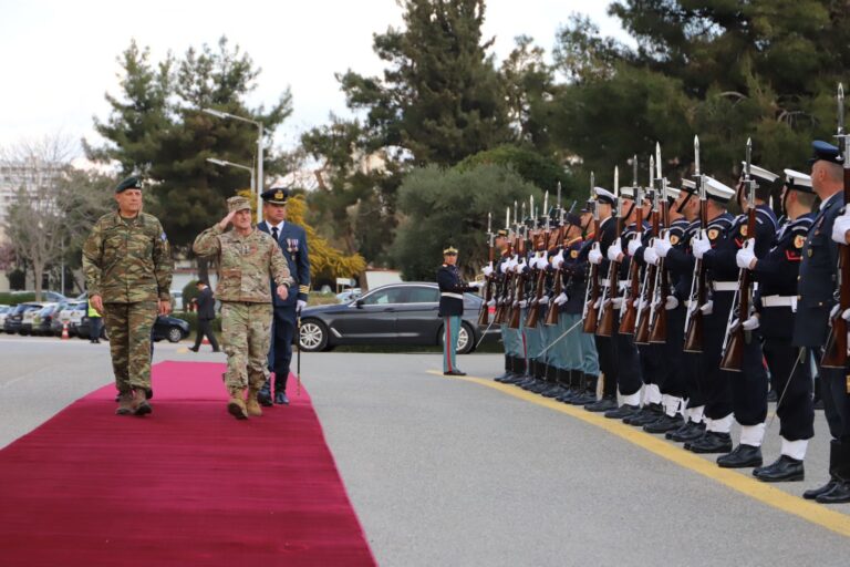 ΓΕΕΘΑ: Επίσκεψη του Ανώτατου Διοικητή των Συμμαχικών Δυνάμεων της Ευρώπης (βίντεο & εικόνες)