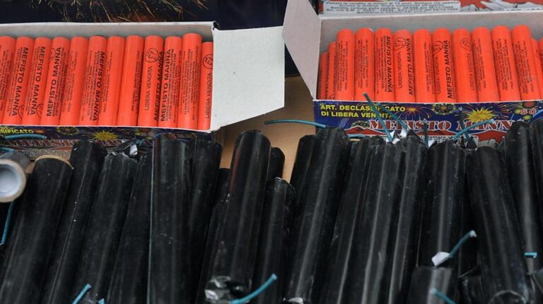 «Σαφάρι» της ΕΛΑΣ για κροτίδες και βεγγαλικά λίγο πριν την Ανάσταση – 57 συλλήψεις σε 10 μέρες