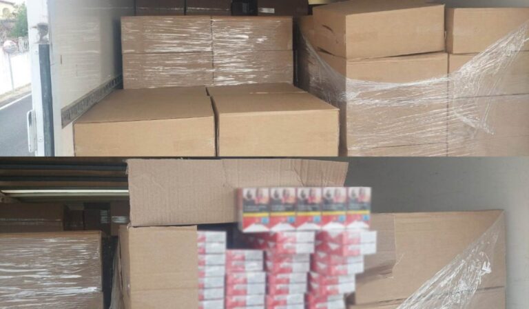 Αστυνομικοί εντόπισαν στην Αθηνών-Λαμίας φορτηγό με περισσότερα από 180.000 πακέτα με λαθραία τσιγάρα (εικόνα)