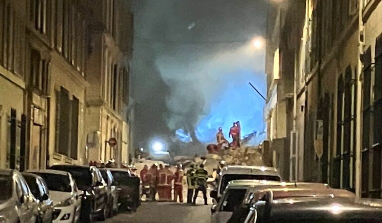 Γαλλία: Κατέρρευσε πολυκατοικία στη Μασσαλία – «Πρέπει να προετοιμαστούμε για θύματα» λέει ο δήμαρχος (εικόνες & βίντεο)