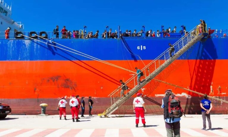 Δωδεκάνησα: Κάθειρξη… 381 ετών σε διακινητές που θα έφερναν 377 μετανάστες στοιβαγμένους σε αμπάρια τάνκερ!