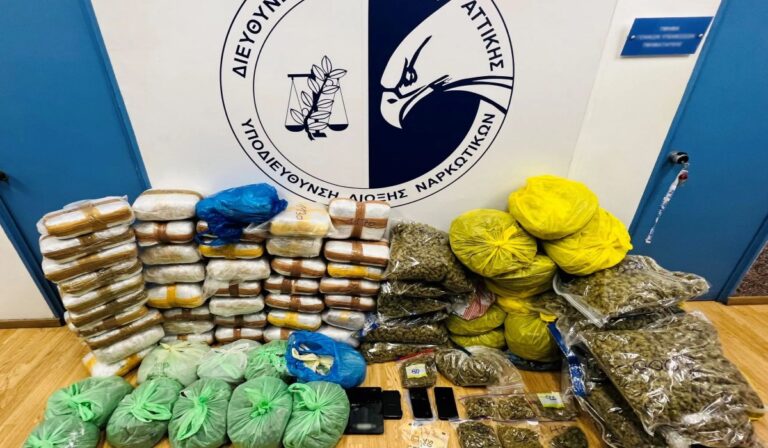 Αστυνομικοί «τσάκωσαν» δύο άνδρες στην Αττική με πάνω από 93 κιλά κάνναβης (εικόνα & βίντεο)