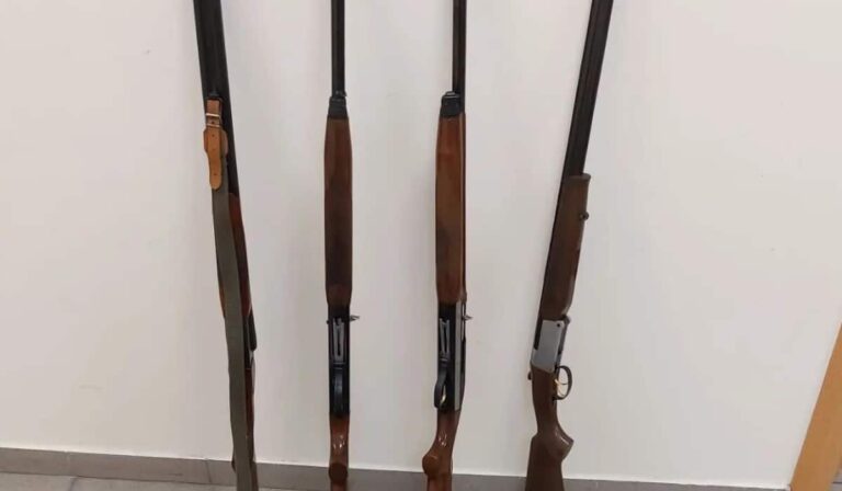 Σάμος: Χειροπέδες σε 2 άτομα – Είχαν στο σπίτι τους οπλοστάσιο και ασύρματο συντονισμένο στη συχνότητα της ΕΛ.ΑΣ