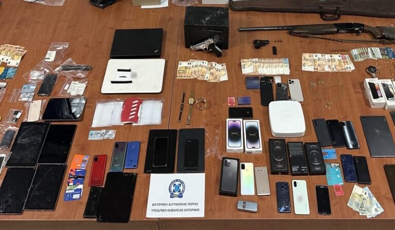 Θεσσαλονίκη: Εξαρθρώθηκε εγκληματική οργάνωση που μετέφερε ποσά από λογαριασμούς – Στα 2 εκατ. ευρώ η λεία τους, συνελήφθησαν 15 άτομα