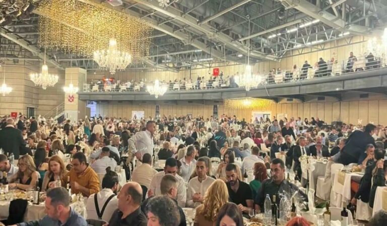 Μιχάλης Καραμαλάκης: Ο πρώην αρχηγός της ΕΛ.ΑΣ, πάντρεψε τον γιο του και βάφτισε τον εγγονό του – Τουλάχιστον 4.000 καλεσμένοι(εικόνα)