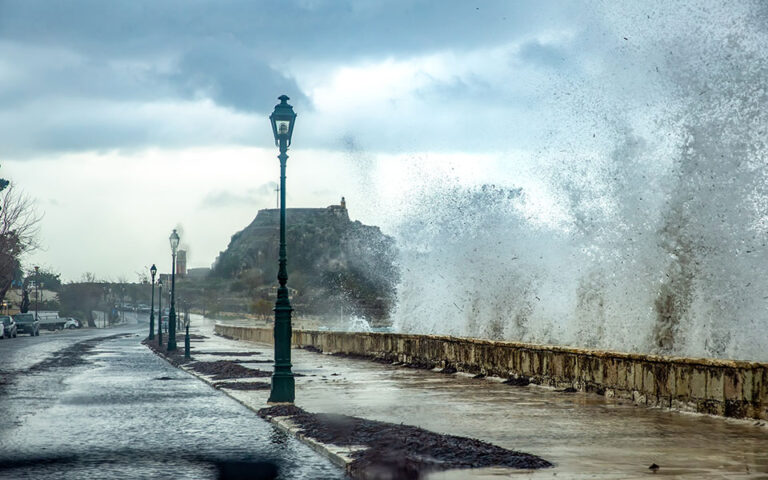 Κακοκαιρία Gaia: Σε ετοιμότητα η Πολιτική Προστασία στο Ιόνιο – Ποιοι δρόμοι έχουν κλείσει στην Κέρκυρα