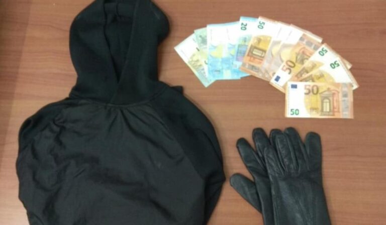 Πάρος: Αστυνομικοί «τσάκωσαν» δράστης που έκλεψε υπό την απειλή μαχαιριού χρήματα από επιχείρηση 