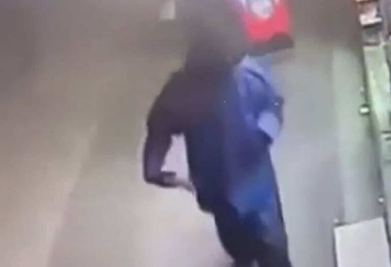 Θεσσαλονίκη: Βίντεο ντοκουμέντο – Υπάλληλος περιπτέρου ακινητοποιεί ληστή με όπλο!