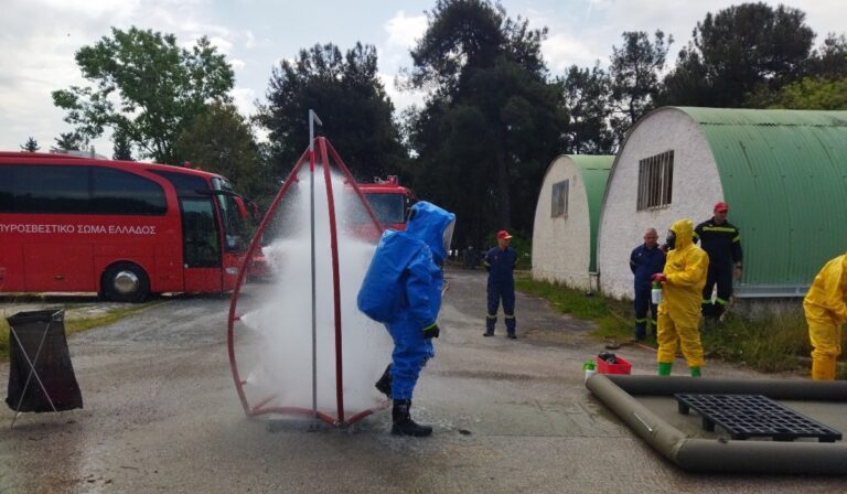 Πυροσβέστες της 1ης και 2ης ΕΜΑΚ εκπαιδεύτηκαν σε αντικείμενα ΧΒΡΠ απειλών (βίντεο)