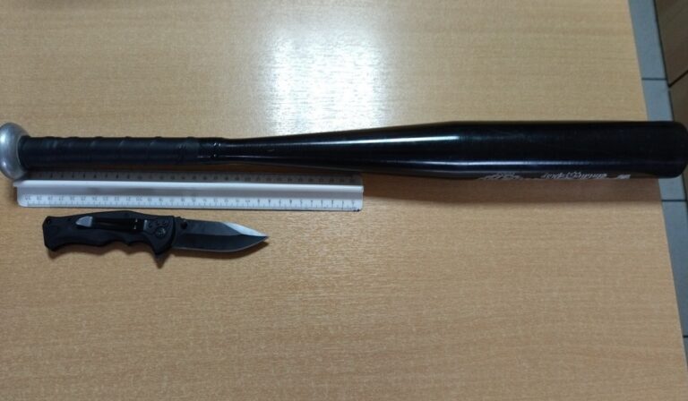 Σέρρες: Χειροπέδες σε 27χρονος που κουβαλούσε ρόπαλο και μαχαίρι (εικόνα)