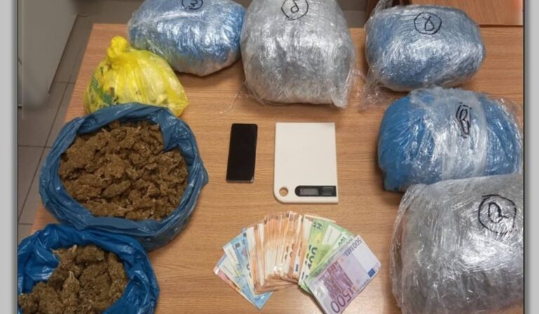 Συνελήφθη 37χρονος διακινητής ναρκωτικών στον Βόλο – Έκρυβε σπίτι του πάνω από 6 κιλά χασίς (εικόνα) 