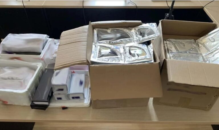 «Δεν πουλάω τέτοια σκευάσματα»: Η πρώτη αντίδραση της 54χρονης αρχηγού της σπείρας με τα παράνομα botox και υαλουρονικά (βίντεο)