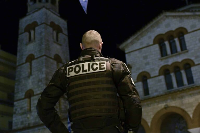 Αυτές οι κατηγορίες «βαραίνουν» τους 7 συλληφθέντες από τη χθεσινή επιχείρηση «σκούπα» της ΕΛΑΣ στα Νότια Προάστια