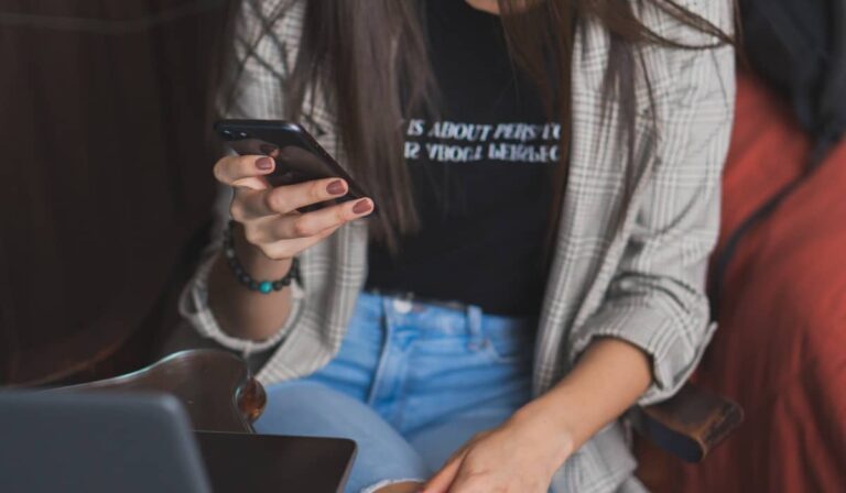 Νέα υπόθεση revenge porn στη Θεσσαλονίκη: Χώρισε με τον σύντροφό της και αυτός μοίραζε ημίγυμνες φωτογραφίες της