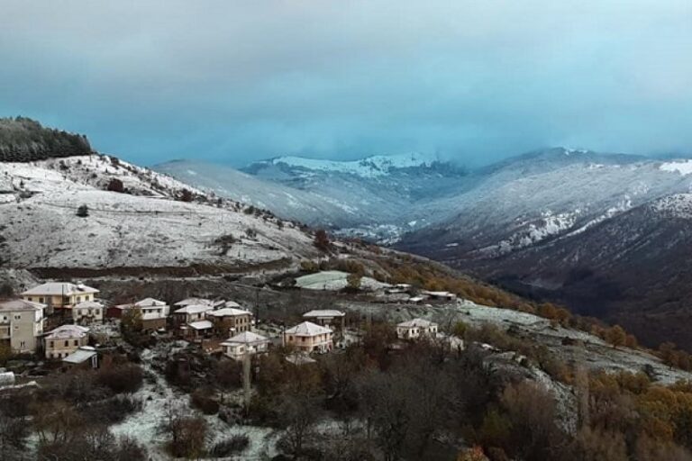 Έπεσαν τα πρώτα χιόνια σε Καρδίτσα, Τρίκαλα, Καστοριά και Καλάβρυτα (εικόνες & βίντεο)