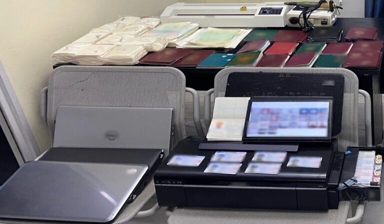 Άγιος Παντελεήμονας: Χειροπέδες σε τρεις αλλοδαπούς για πλαστογραφία (εικόνες)