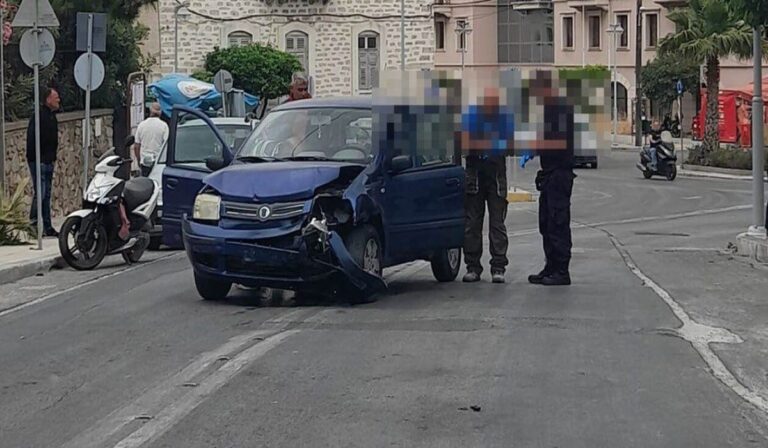 Σύρος: Οδηγούσε αιμόφυρτος για να πάει στο νοσοκομείο και συγκρούστηκε με τρία οχήματα (εικόνες)