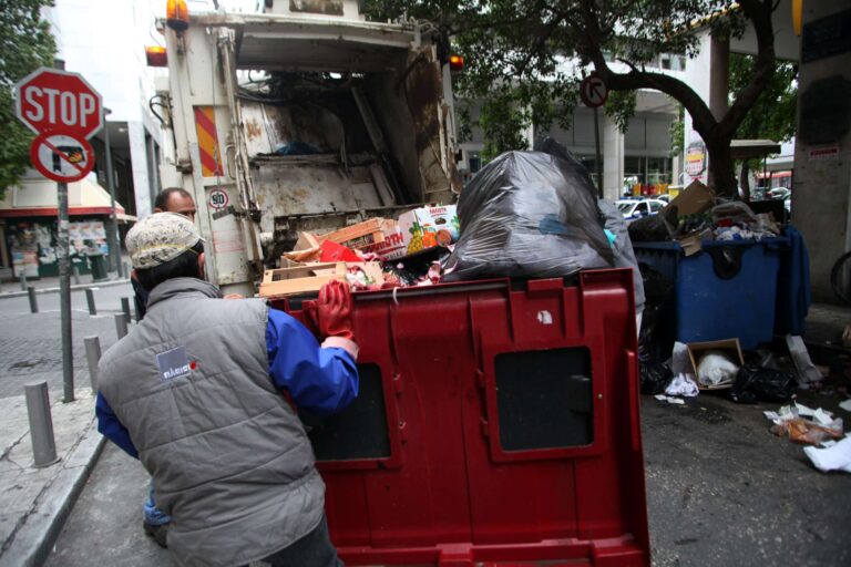 Καύσωνας: Έκτακτα μέτρα προστασίας από τον Δήμο Αθηναίων – Ποιες ώρες βγάζουμε τα σκουπίδια