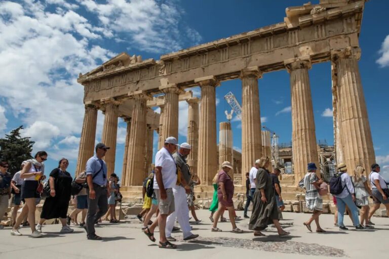 Εξαπάτηση του κοινού με παραπλανητικές διαφημίσεις που υπόσχονται εισιτήρια με υπηρεσία «Skip the line» για είσοδο στην Ακρόπολη