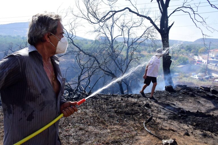 Πυροσβεστική: 64 τα νέα μέτωπα φωτιάς την Κυριακή, 345 τα περιστατικά το τελευταίο 24ωρο – «Στην Κάρυστο η πυρκαγιά έχει λάβει διαστάσεις» (βίντεο)