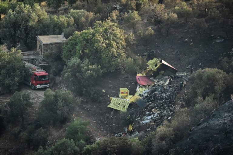 Αξιωματικός Πυροσβεστικής για τους αδικοχαμένους πιλότους του Canadair: «Ήταν κάτι τραγικό, μας συγκλόνισε όλους»