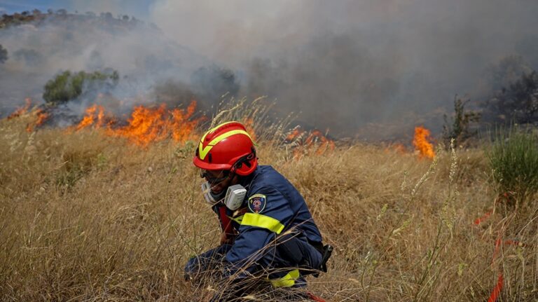 Ακραία επικινδυνότητα εκδήλωσης πυρκαγιών σήμερα στο μεγαλύτερο τμήμα της χώρας (βίντεο)