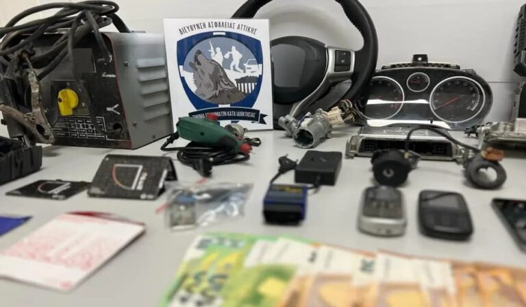 Εξαρθρώθηκε εγκληματική οργάνωση που έκλεβε οχήματα στην Αττική – Χειροπέδες σε 7 άτομα, εξιχνιάσθηκαν 22 περιπτώσεις