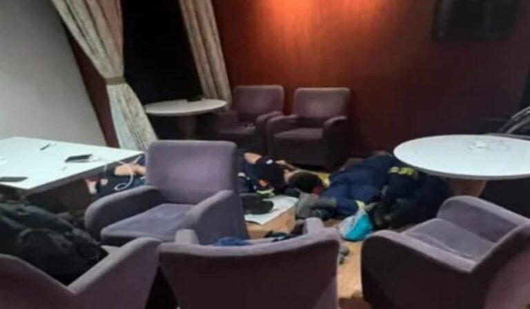 Επιβάτες πλοίου καταγγέλουν ότι πυροσβέστες κοιμήθηκαν στο πάτωμα επιστρέφοντας από Ρόδο (βίντεο)