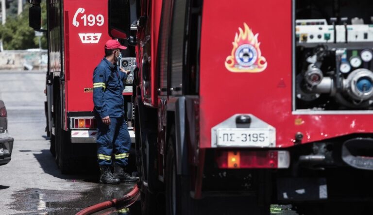 Φωτιά σε πιεστήρια εφημερίδας στο Ηράκλειο Κρήτης – Ένας τραυματίας