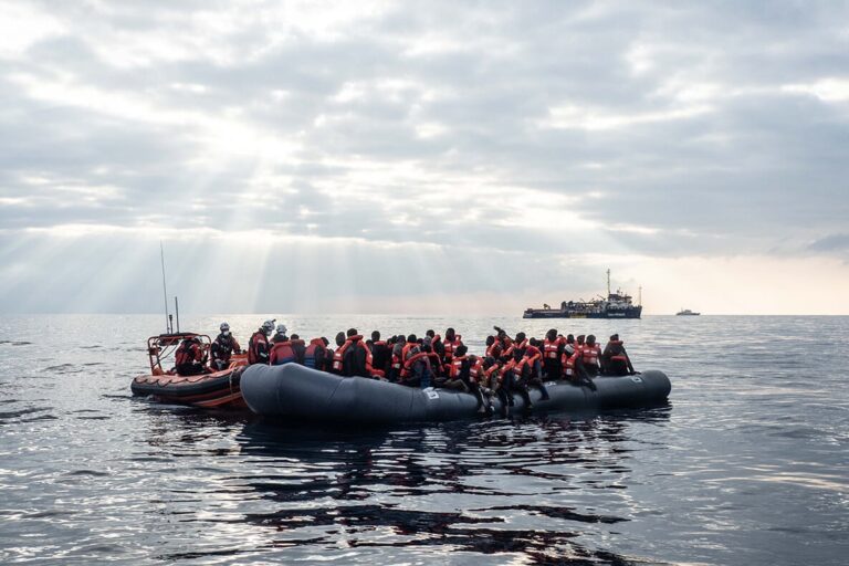 Οργανωμένο κύκλωμα διακίνησης μεταναστών με μέλη ΜΚΟ στη Λέσβο – Η συνεργασία με τους Τούρκους διακινητές