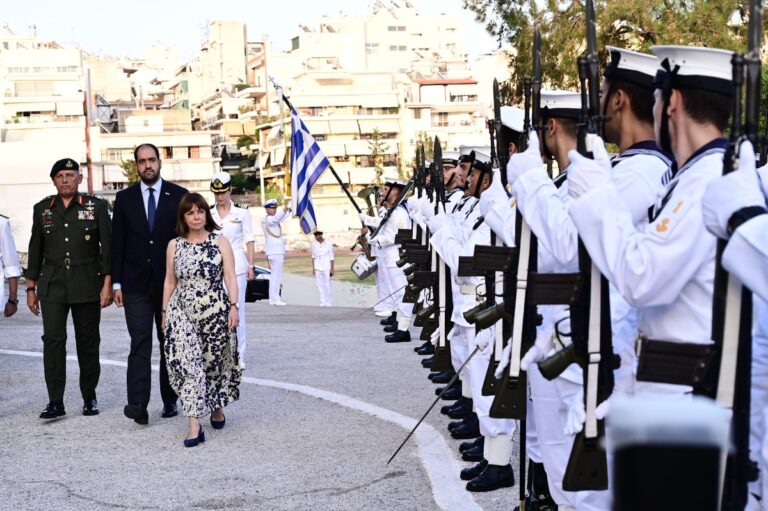 Παρουσία της Προέδρου της Δημοκρατίας ο εορτασμός της επετείου του Κινήματος του Ναυτικού στη Σχολή Ναυτικών Δοκίμων (εικόνες)