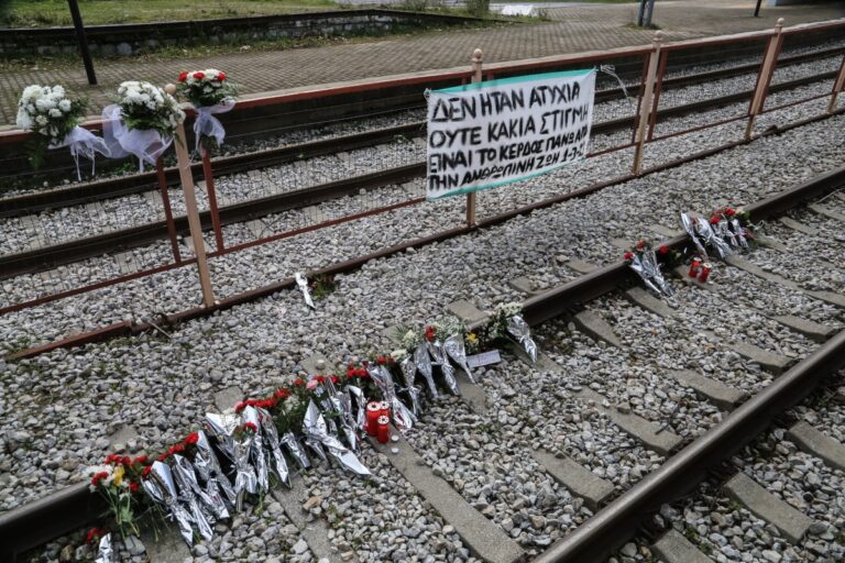 Τραγωδία στα Τέμπη: Έν αναμονή της απόφασης για τους όρους κράτησης του επιθεωρητή του ΟΣΕ