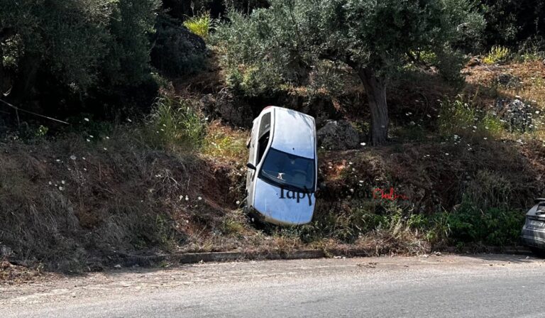 Τροχαίο στη Μεσσηνία: ΙΧ το πήρε η κατηφόρα και βρέθηκε «παρκαρισμένο» σε ύψωμα στους Γαργαλιάνους (εικόνα)