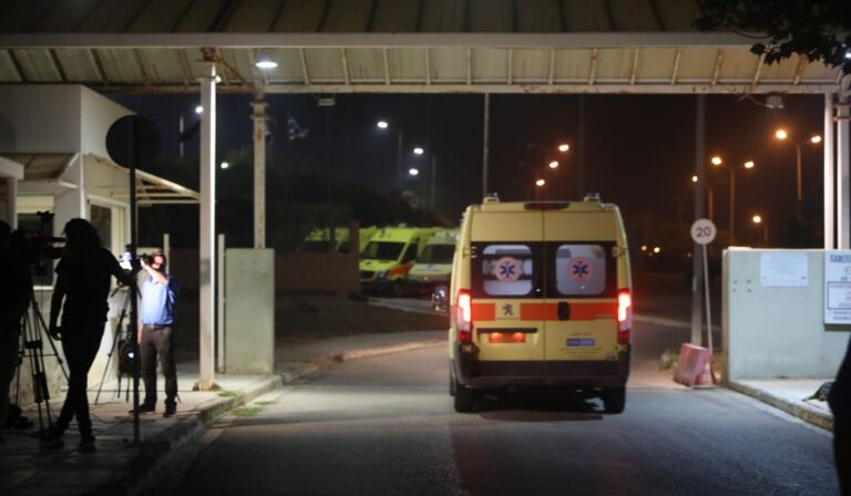 Φωτιά στην Αλεξανδρούπολη: Σε πλοίο στο λιμάνι ασθενείς του νοσοκομείου που εκκενώνεται, σε τέντες τα σοβαρά περιστατικά (βίντεο)