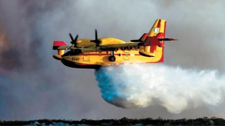 Δύο Canadair CL-415 στέλνει η Ελλάδα στη Γαλλία για την αντιμετώπιση των δασικών πυρκαγιών