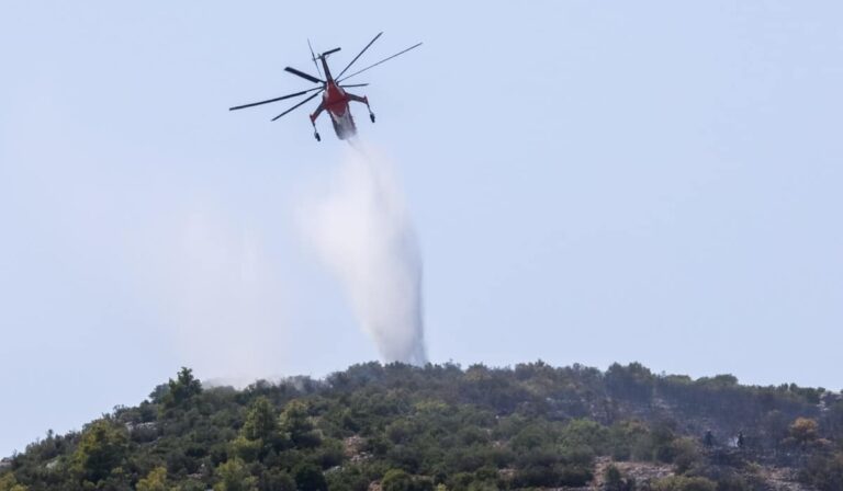 Φωτογραφίες-ντοκουμέντα από τις φωτιές στον Αυλώνα – Έγιναν 9 απόπειρες εμπρησμού μέσα σε 4 ώρες