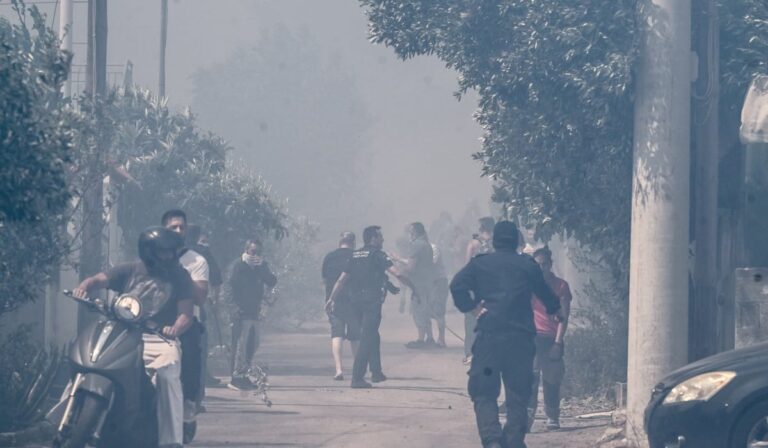 Φωτιά στην Πάρνηθα: Με σοβαρό έγκαυμα κάτοικος της Αγίας Παρασκευής από έκρηξη φιάλης υγραερίου