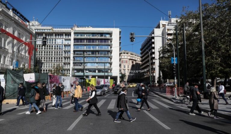 Αστυνομία: «Οι πεζοί έχουν προτεραιότητα στις διαβάσεις των πεζών»