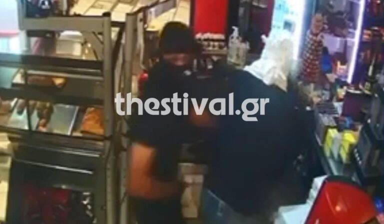 Θεσσαλονίκη: Βίντεο ντοκουμέντο από τη στιγμή που ληστές μπουκάρουν σε κατάστημα και παίρνουν την ταμειακή (βίντεο)