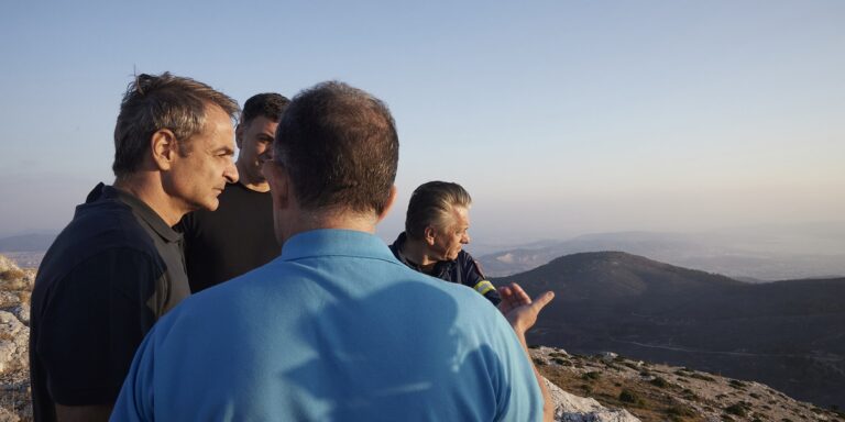 Στα καμμένα της Πάρνηθας ο Κυριάκος Μητσοτάκης