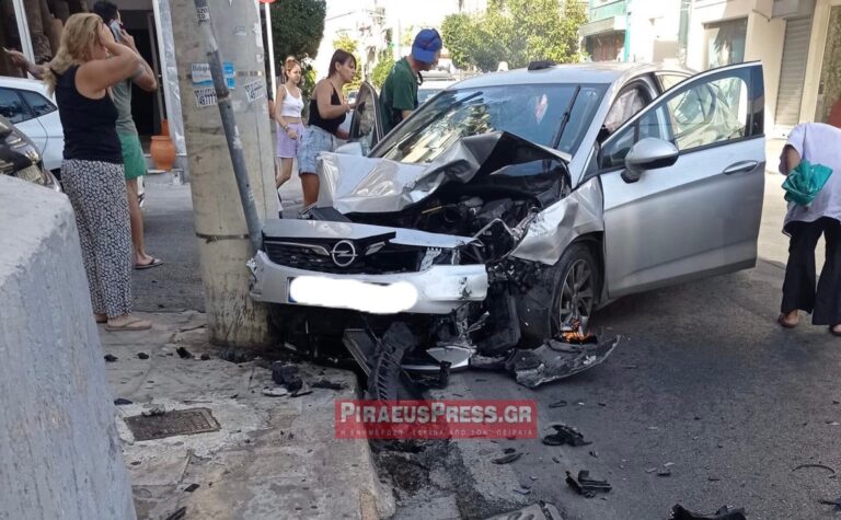 Τροχαίο-σοκ στη Νίκαια: Συγκρούστηκαν οχήματα (εικόνες)