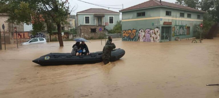 Ένοπλες Δυνάμεις: Επιχειρεί ο στρατός σε Βόλο και Καρδίτσα – Οι δυνάμεις που έχουν βγει για βοήθεια στους πολίτες (βίντεο & εικόνες)