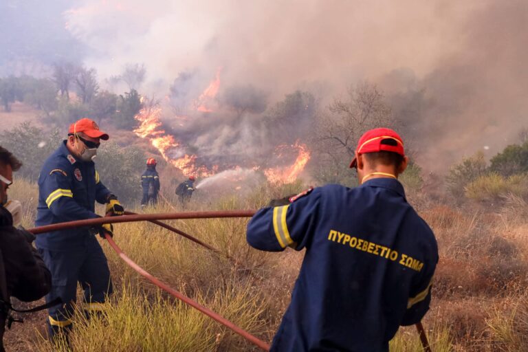 Εξελίξεις στα Σώματα Ασφαλείας: Έκτακτα επιδόματα και αυξήσεις μισθών για τους πυροσβέστες!