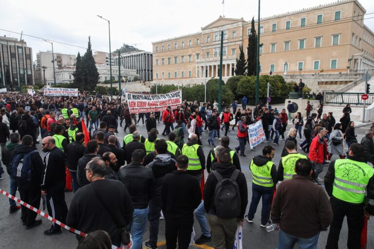 Απεργία ΓΣΕΕ: Χειρόφρενο σε Μετρό, ΗΣΑΠ και τρένα την Τετάρτη – Δεμένα τα πλοία στα λιμάνια