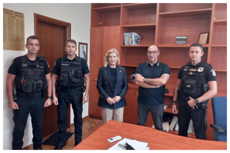 Η Γεωργία Ντάτσικα στο πλευρό των συναδέλφων της, αστυνομικών (εικόνες)