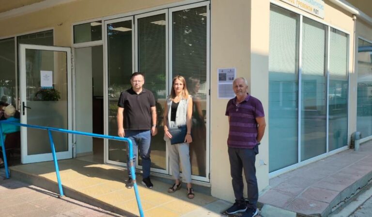 Οι αστυνομικοί ενημέρωσαν τους πολίτες στα Γρεβενά για τις απάτες (εικόνες)