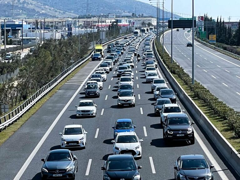 Τροχαίο ατύχημα στην Αττική Οδό – Πού υπάρχουν καθυστερήσεις