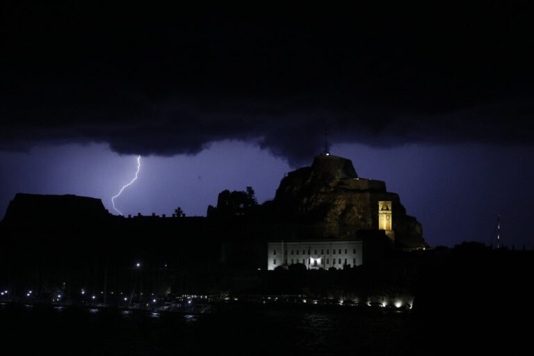 Κακοκαιρία: Ένας νεκρός στη Σκωτία από το πέρασμα της καταιγίδας Ίσα – Χωρίς ηλεκτροδότηση 235.000 σπίτια και επιχειρήσεις στην Ιρλανδία