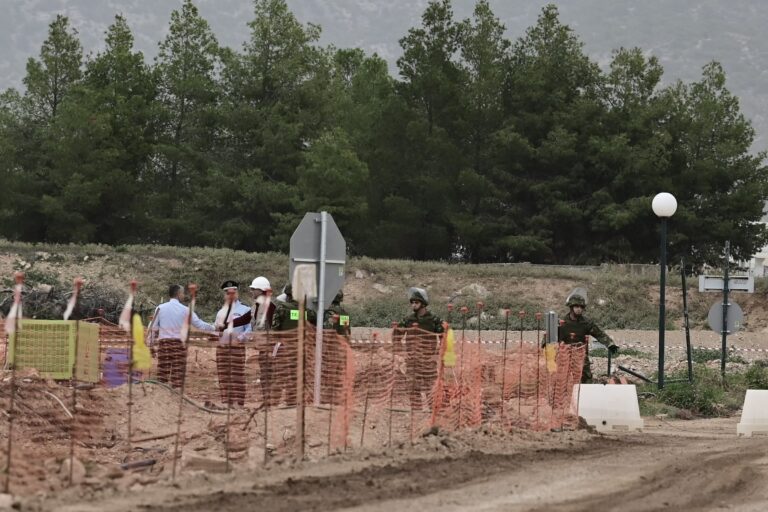 Γλυφάδα: Αυτή είναι η βόμβα στη λεωφόρο Ποσειδώνος – Έκλεισαν δρόμοι, εκκενώθηκαν οι πολυκατοικίες (εικόνες)