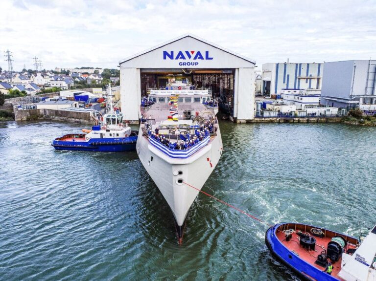 Παρουσία του Αρχηγού ΓΕΝ η τελετή καθέλκυσης της υπό ναυπήγησης Φρεγάτας ΚΙΜΩΝ